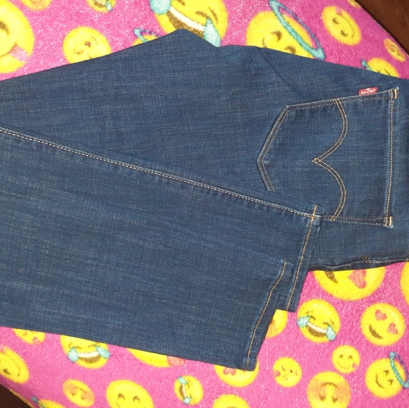 Levis - Picture 4 of 7